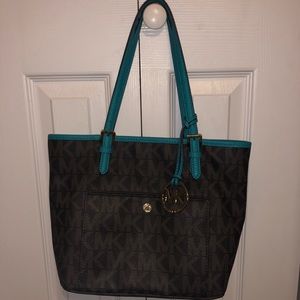 micheal kors jet set travel bag